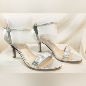 NWOT David's Bridal Silver Nayomi Strappy Heels Sandals